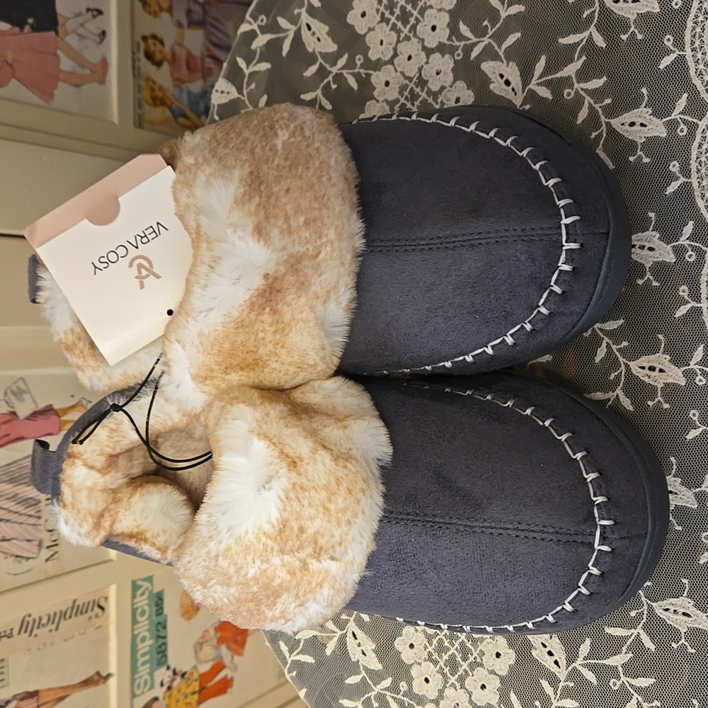 NWT Vera Cosy womens micro suede moccasins Sz 7